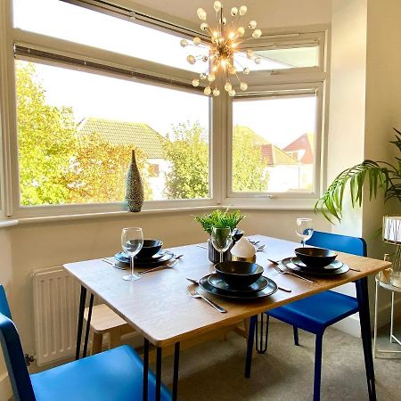 Seaside Serenity: Stylish 2-Bedroom Near Bournemouth's Best Beach Exterior photo