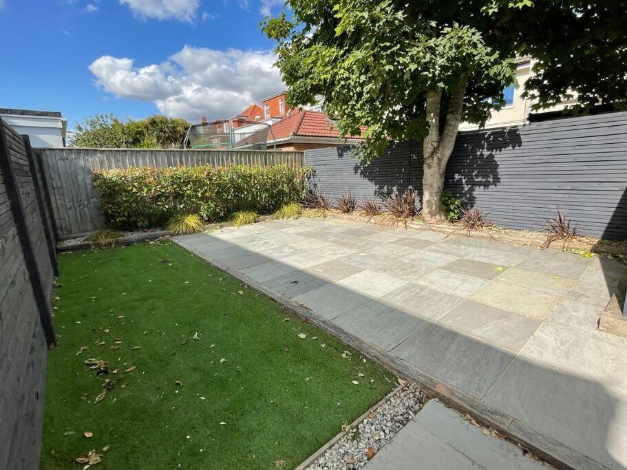 Seaside Serenity: Stylish 2-Bedroom Near Bournemouth's Best Beach Exterior photo