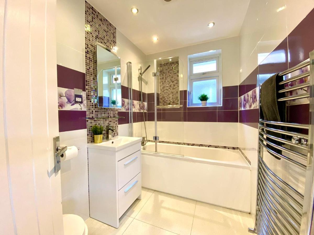 Seaside Serenity: Stylish 2-Bedroom Near Bournemouth's Best Beach Exterior photo