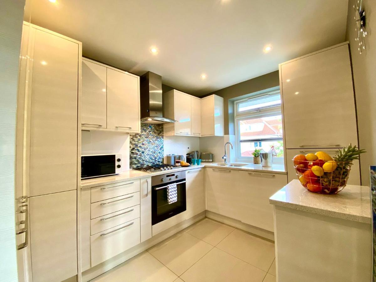 Seaside Serenity: Stylish 2-Bedroom Near Bournemouth's Best Beach Exterior photo