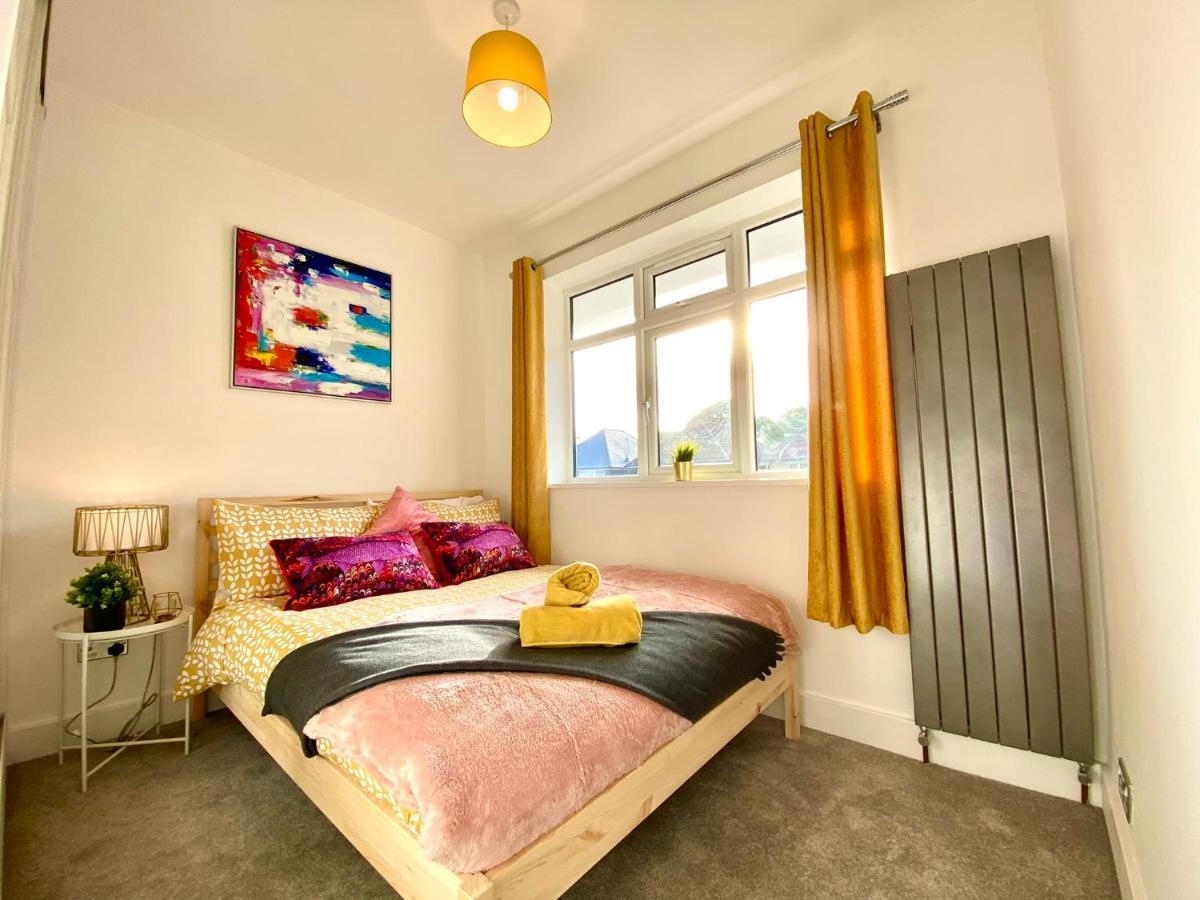Seaside Serenity: Stylish 2-Bedroom Near Bournemouth's Best Beach Exterior photo