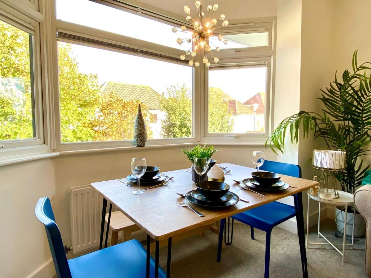 Seaside Serenity: Stylish 2-Bedroom Near Bournemouth's Best Beach Exterior photo